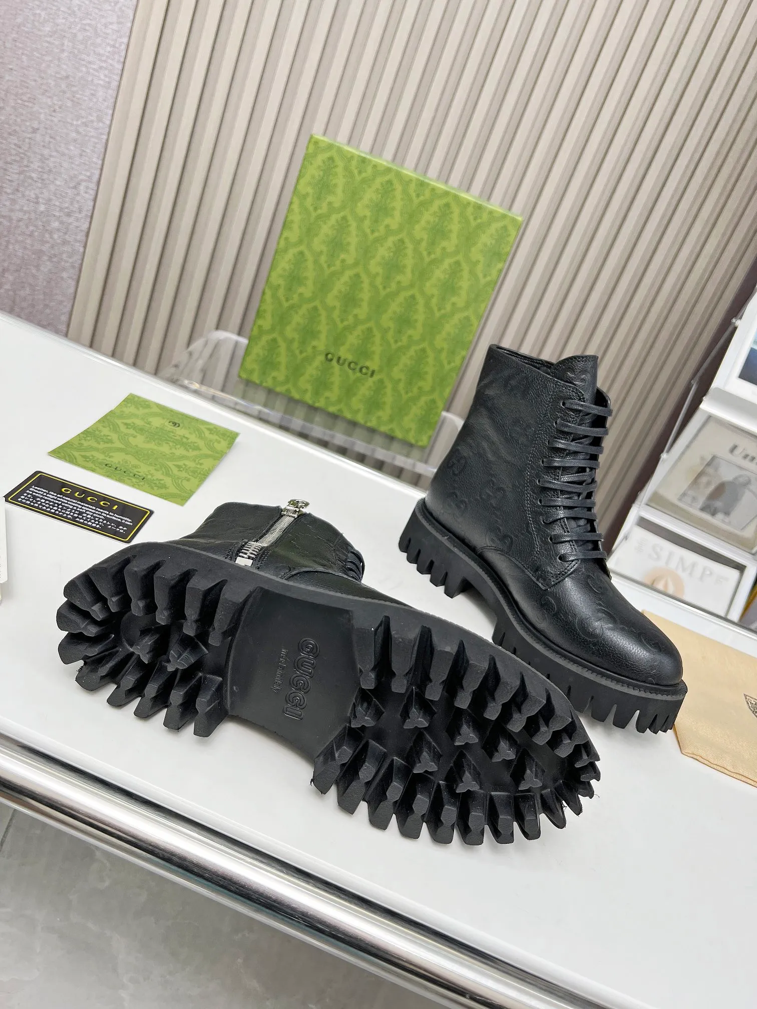 👟👟Ex-factory price 540👟👟 Gucci 2023 super cool Martin boots, the GG logo continues to shine in the new series, comfort and lightness are ingeniously presented on this women's leather boots. The classic GG pattern evolved from the name of the brand's founder, Mr. Guccio Gucci. It was first used in the 1930s. After nearly a century of development, it still provides inspiration for the brand to explore new expressions. Code number:35-43#